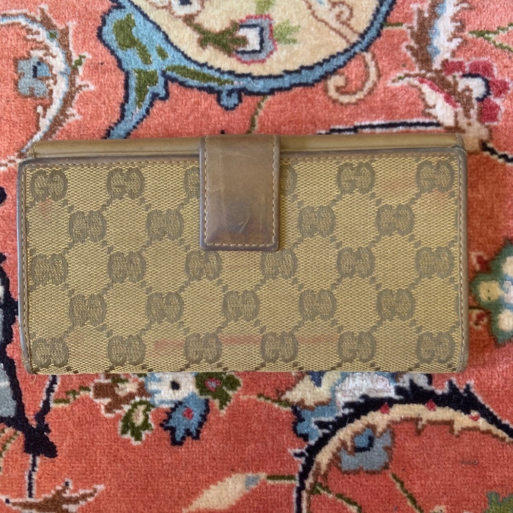 Authentic Gucci Logo Wallet